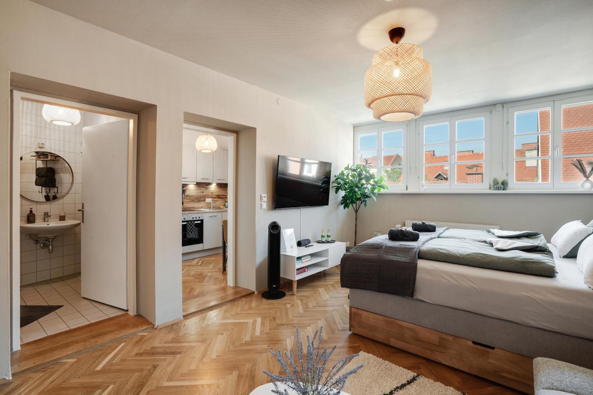 Boho Design Studio - Historic City Center With Free Parking & Aircon By Hero Homes Graz Zewnętrze zdjęcie